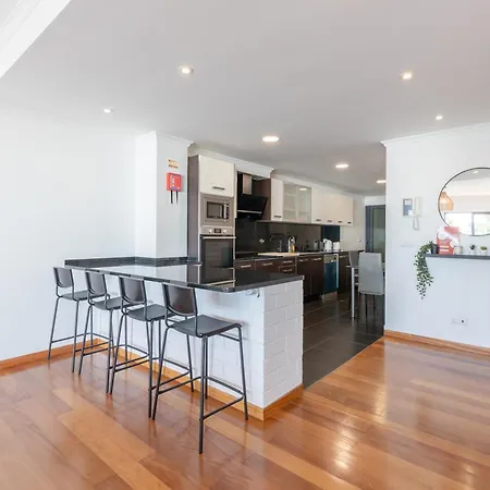 Sea View Apartment *