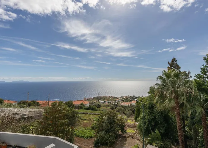 Sea View Apartment *