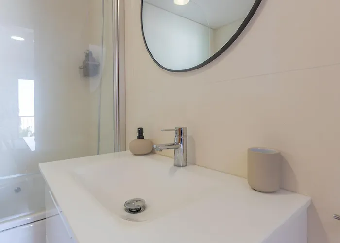 Sea View Apartment *