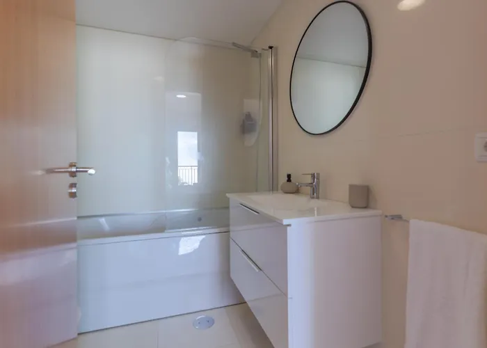 Sea View Apartment *